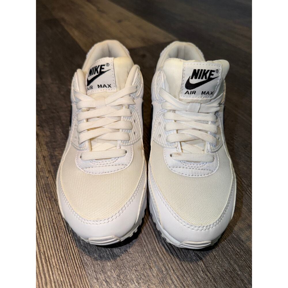 Nike Women’s Air Max 90 sneakers in classic white and black SZ 6.5 - Picture 2 of 8